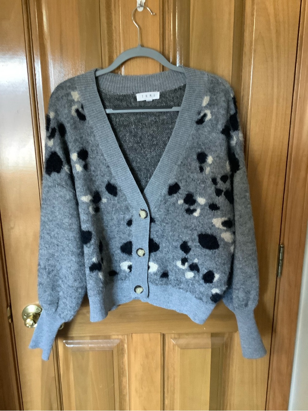 Evereve Gray Spot V-Neck Cardigan with Black and Cream Accents